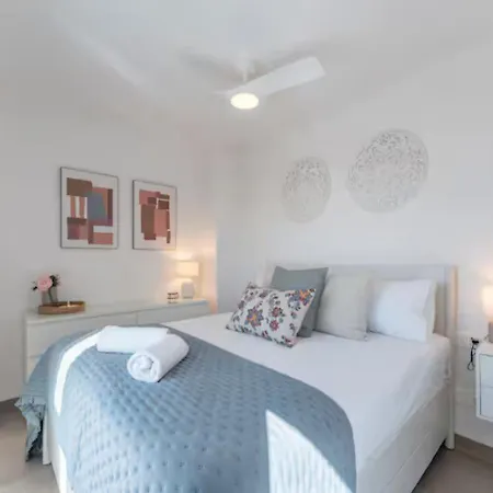 Bright & Modern Pacos Retreat - 3 Bedroom - Pass The Keys *